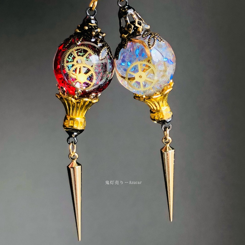紅魔法陣と白銀の三日月ランタンピアス イヤリング スチームパンク球体 宇宙 レジン メンズアクセサリーにも★