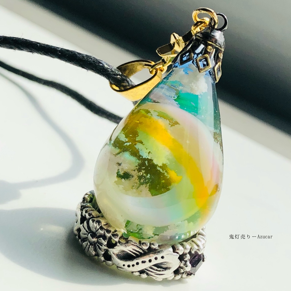 薄明の空 虹と雲レジンの蓄光ドロップオルゴナイトネックレス★ 雲レジン 三日月 雫 ドロップ☆