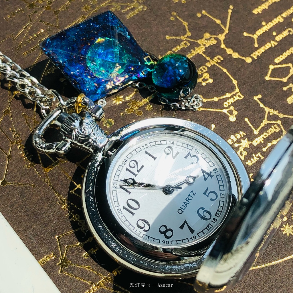 蓄光懐中時計、オルゴナイト付きの天体魔法使いの月の満ち欠け(宇宙フローライト付き)★シルバーテイスト★