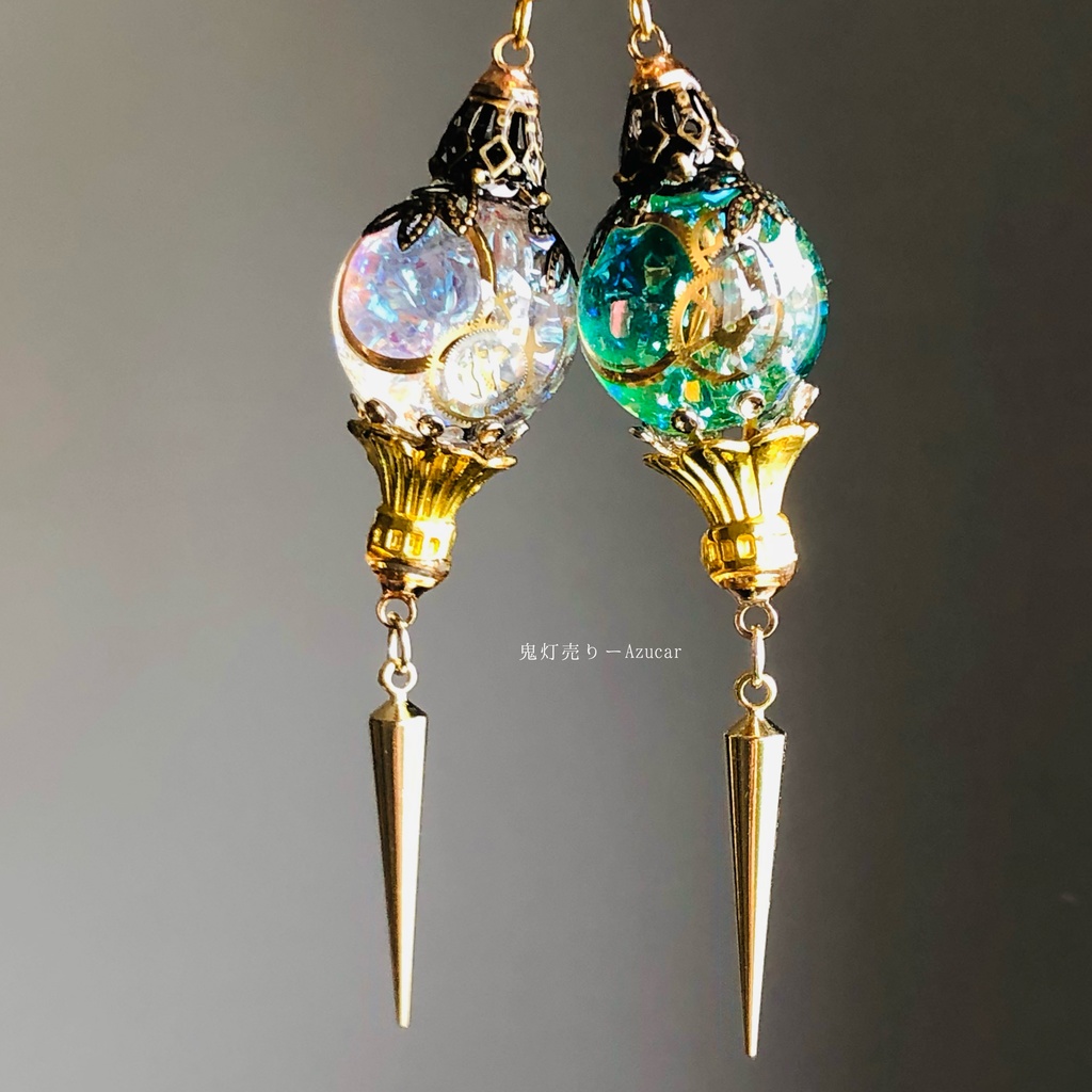 エメラルドと白銀三日月ランタンピアス イヤリング スチームパンク球体 宇宙 レジン メンズアクセサリーにも★