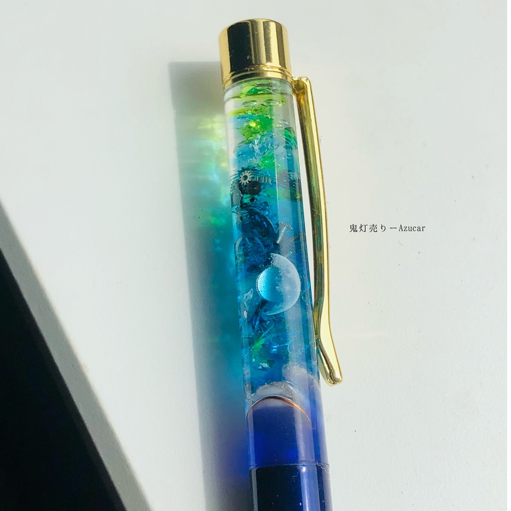 エメラルドグリーンのオルゴナイト蓄光魔法使いボールペン 上弦の月、琉球ガラス、歯車、天然石★
