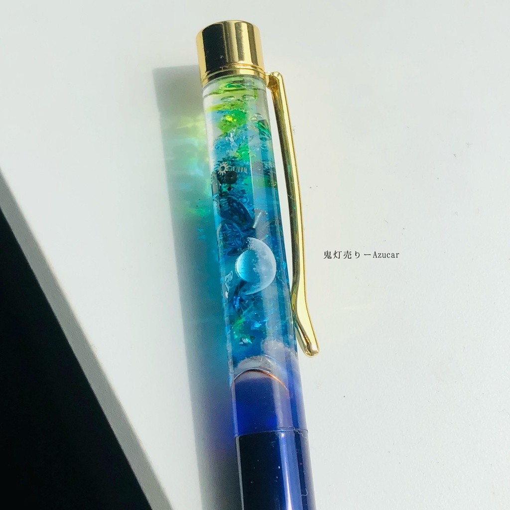 エメラルドグリーンのオルゴナイト蓄光魔法使いボールペン 上弦の月、琉球ガラス、歯車、天然石★