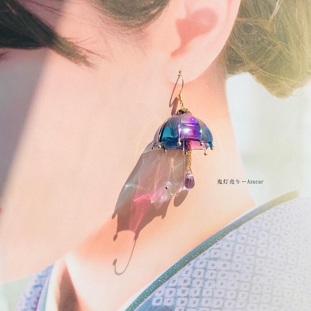 傘と雨雫のオーロラと紫陽花の和風ピアス イヤリング 傘レジンとアジサイとシャボン玉(グラデーション強め)