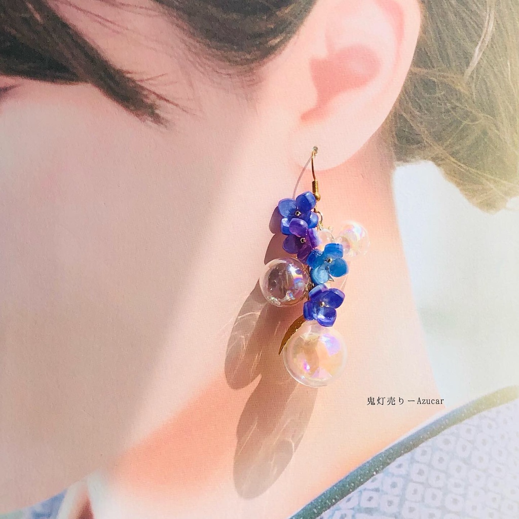 傘と雨雫のオーロラと紫陽花の和風ピアス イヤリング 傘レジンとアジサイとシャボン玉(グラデーション強め)