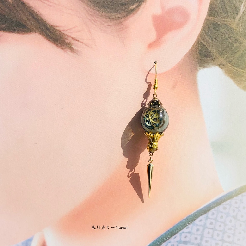 夜空と白銀の三日月ランタンピアス イヤリング スチームパンク球体 宇宙 レジン メンズアクセサリーにも★