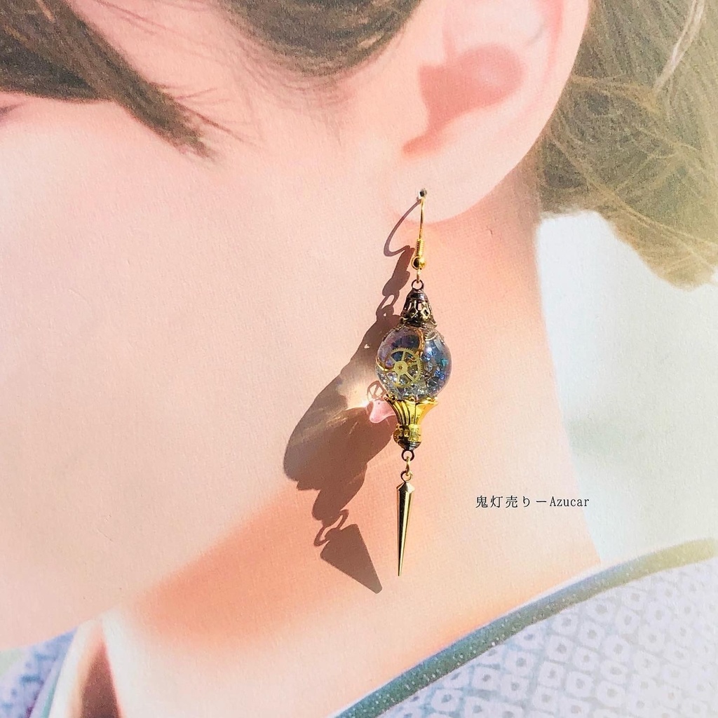 夜空と白銀の三日月ランタンピアス イヤリング スチームパンク球体 宇宙 レジン メンズアクセサリーにも★