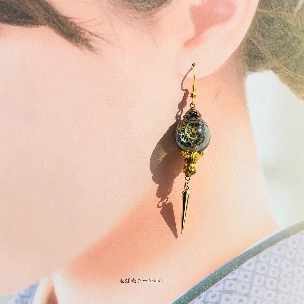 夜空と白銀の三日月ランタンピアス イヤリング スチームパンク球体 宇宙 レジン メンズアクセサリーにも★