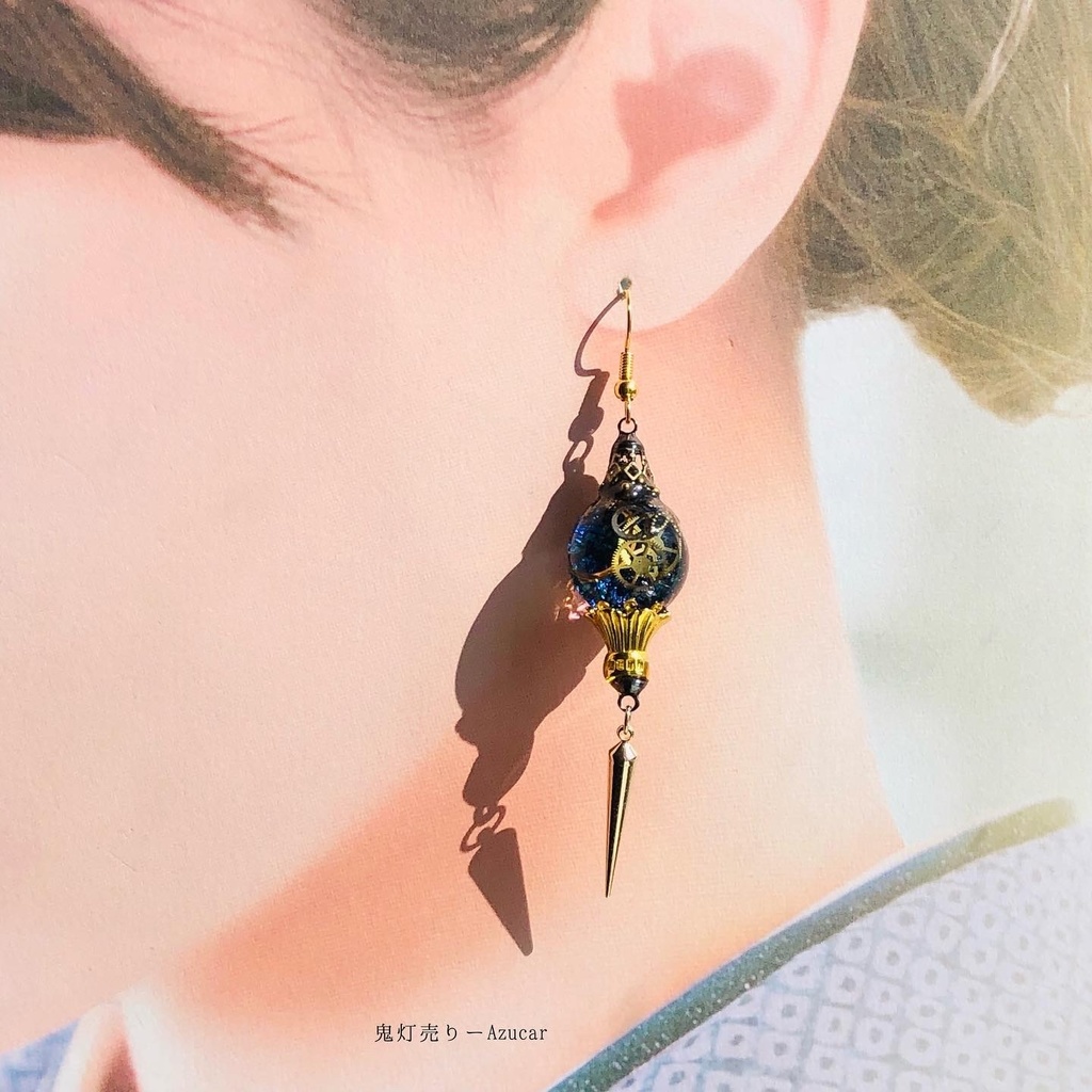 夜空に浮かぶ満月ペンデュラムと三日月ランタンピアス イヤリング スチームパンク 蓄光宇宙 レジン メンズアクセサリーにも★