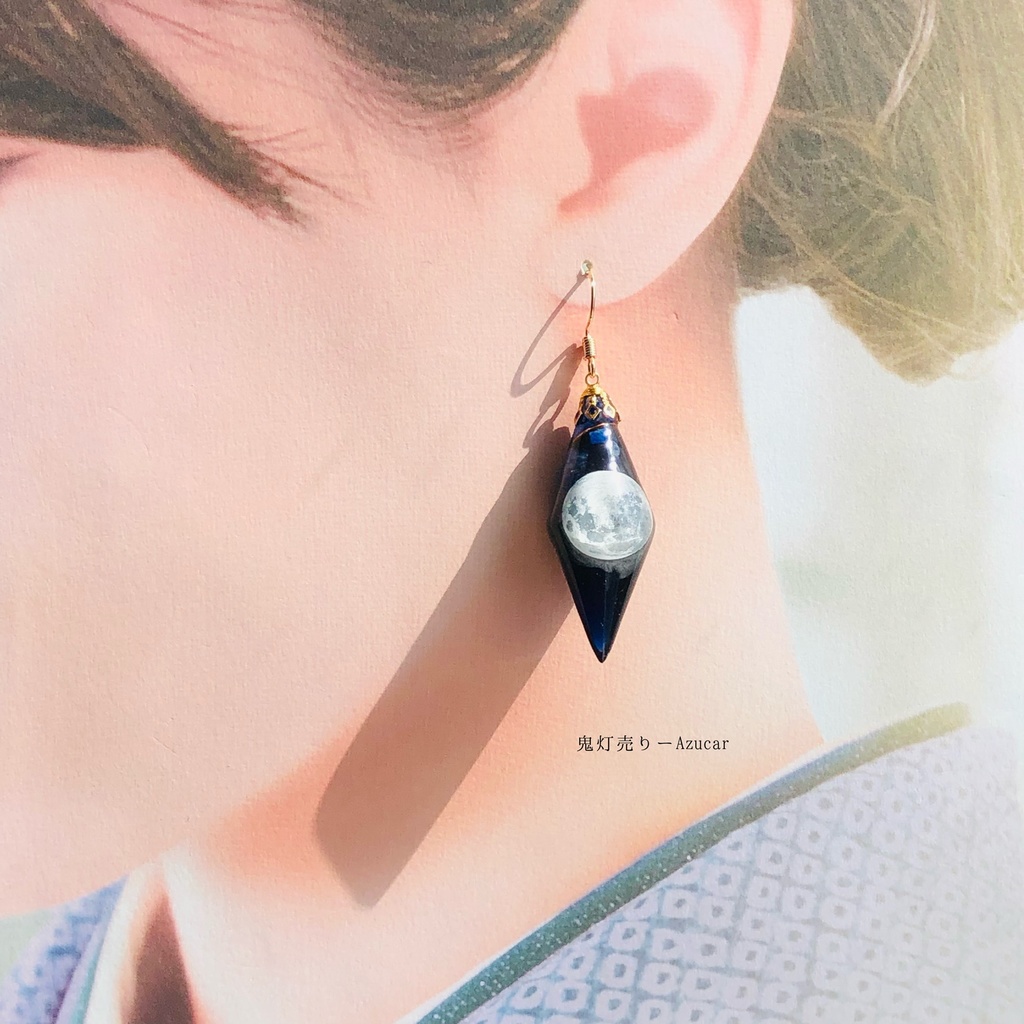 夜空に浮かぶ満月ペンデュラムと白銀三日月ランタンピアス イヤリング スチームパンク 蓄光宇宙 レジン メンズアクセサリーにも★