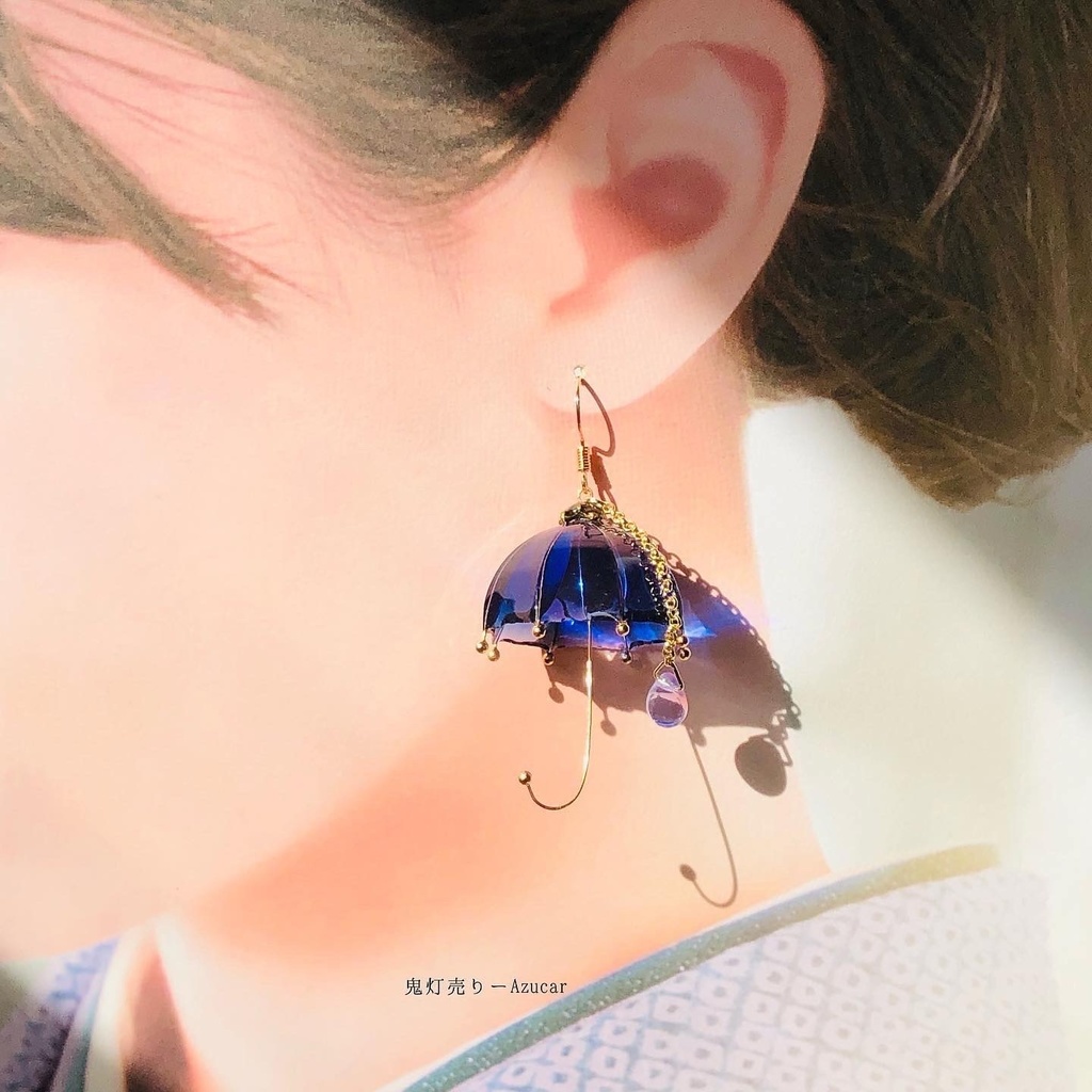 夜空色の傘と空色の蓮の和風ピアス イヤリング(雨の日コーデ3点セット)