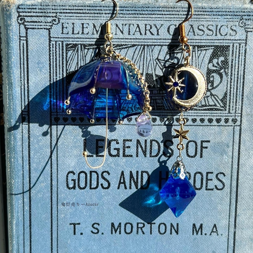 夜空色の傘と鉱物が降る雨のピアス イヤリング(雨の日コーデ3点セット)