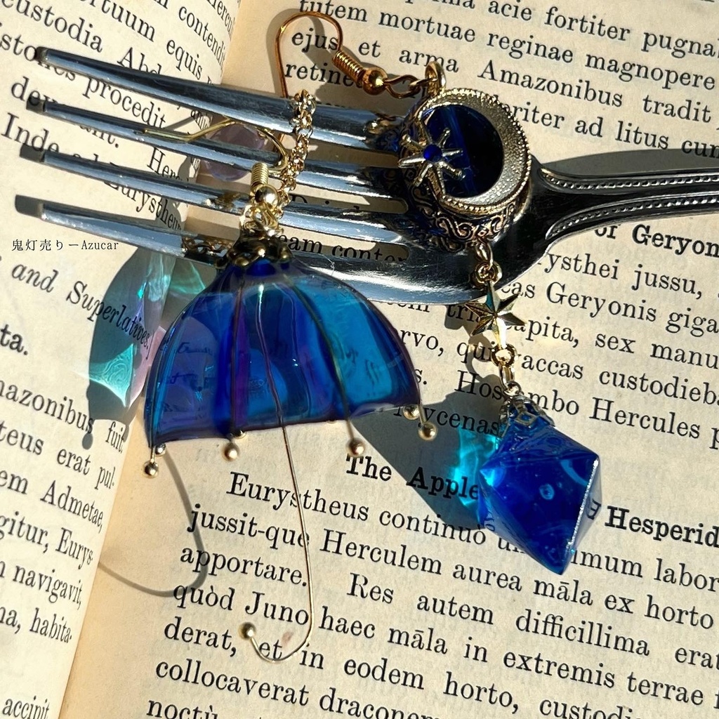 夜空色の傘と鉱物が降る雨のピアス イヤリング(雨の日コーデ3点セット)