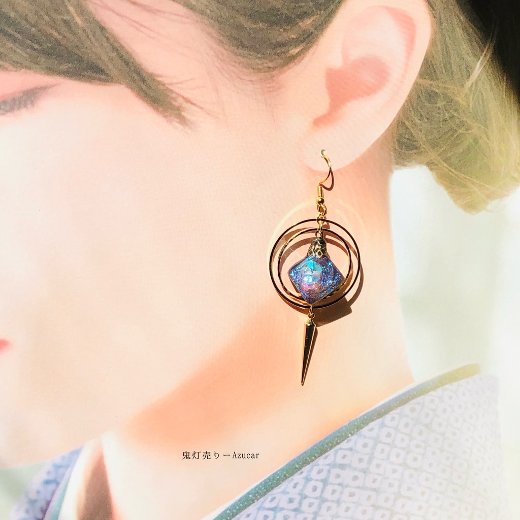 魔法使いの夜三日月ランタンとシリウス宇宙ピアス イヤリング スチームパンク球体 宇宙 蓄光レジン メンズアクセサリーにも★