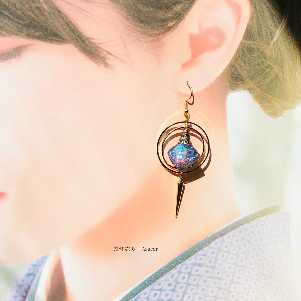 魔法使いの夜三日月ランタンとシリウス宇宙ピアス イヤリング スチームパンク球体 宇宙 蓄光レジン メンズアクセサリーにも★