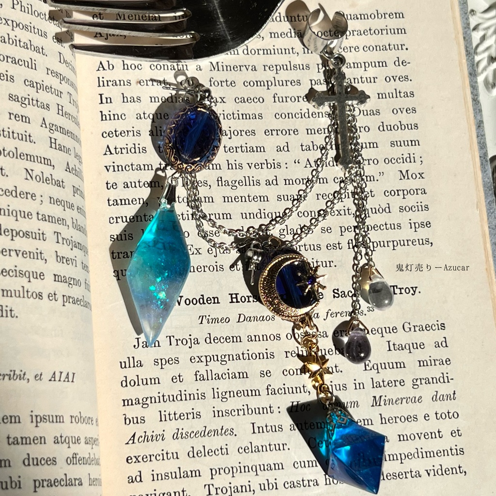 夜空鉱物のイヤーカフと鉱石付き 十字架と雫★