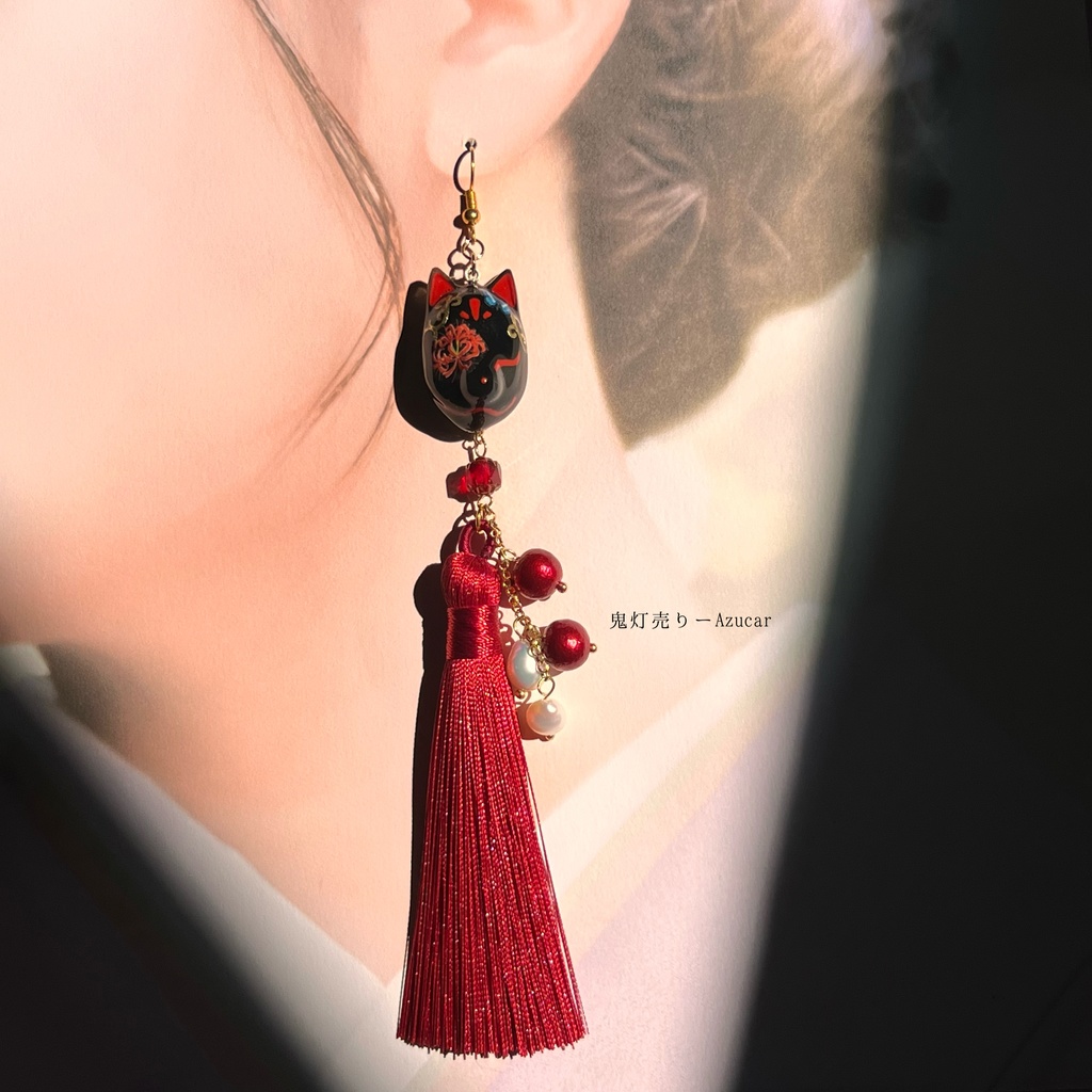 彼岸花柄の白と黒の狐面と鬼灯の和風ピアス イヤリング 淡水パールとタッセル付きの和装小物★ 着物や浴衣、袴などセレモニー、成人式、ドレスや和ゴス、コスプレなどにも☆