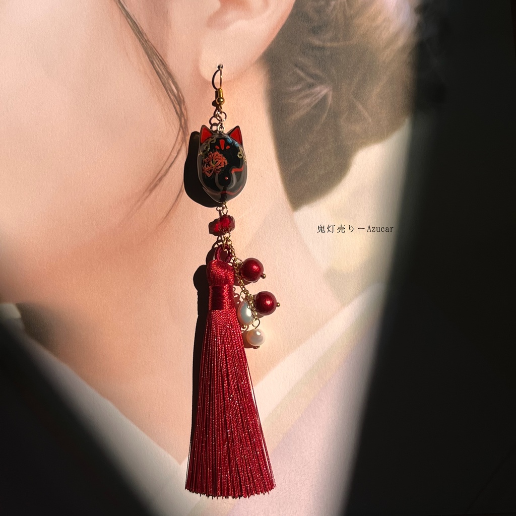 彼岸花柄の白と黒の狐面と鬼灯の和風ピアス イヤリング 淡水パールとタッセル付きの和装小物★ 着物や浴衣、袴などセレモニー、成人式、ドレスや和ゴス、コスプレなどにも☆