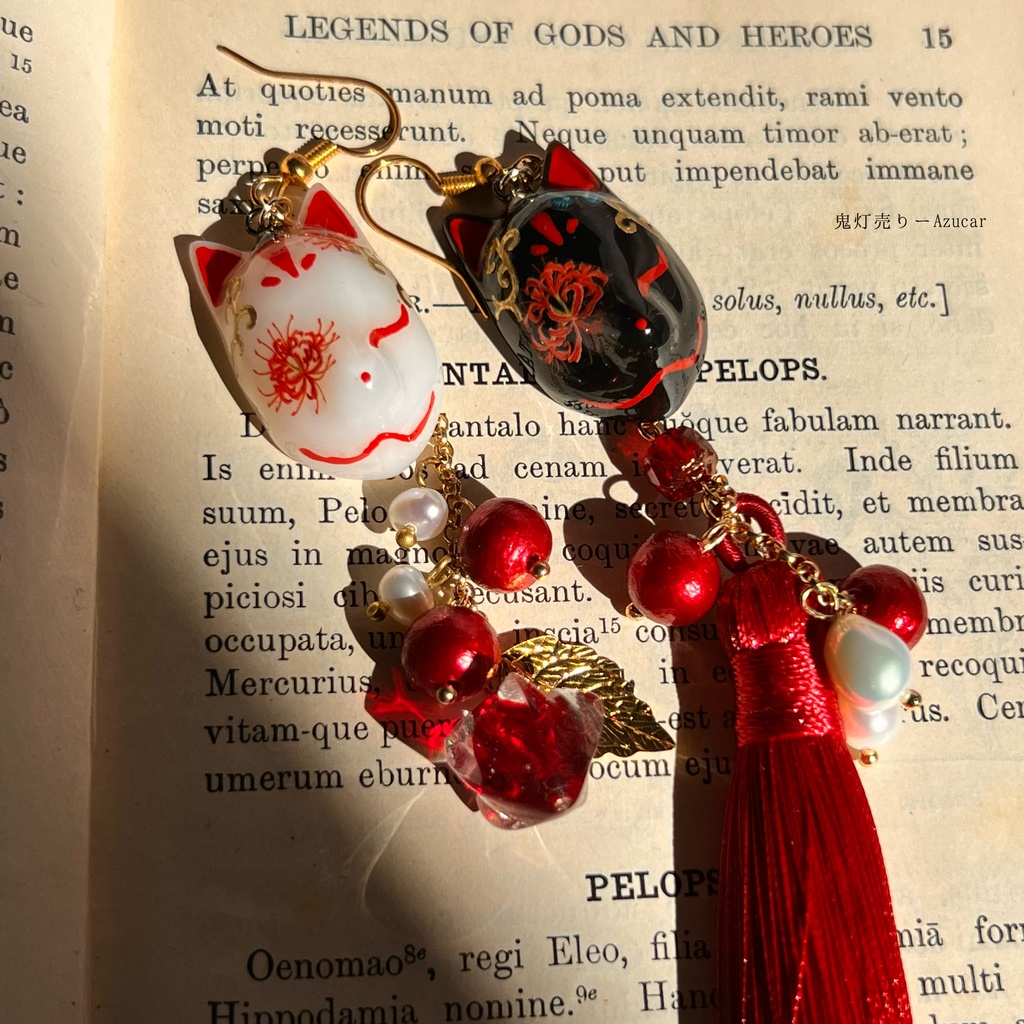 彼岸花柄の白と黒の狐面と鬼灯の和風ピアス イヤリング 淡水パールとタッセル付きの和装小物★ 着物や浴衣、袴などセレモニー、成人式、ドレスや和ゴス、コスプレなどにも☆