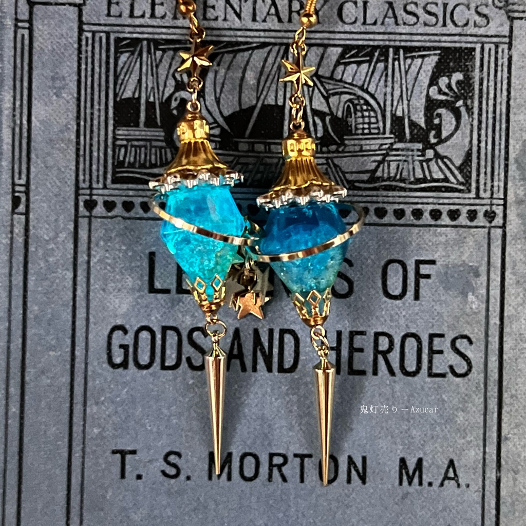 蓄光蒼魔法ランタンの星ピアス イヤリング スチームパンク球体 宇宙 レジン メンズアクセサリーにも★