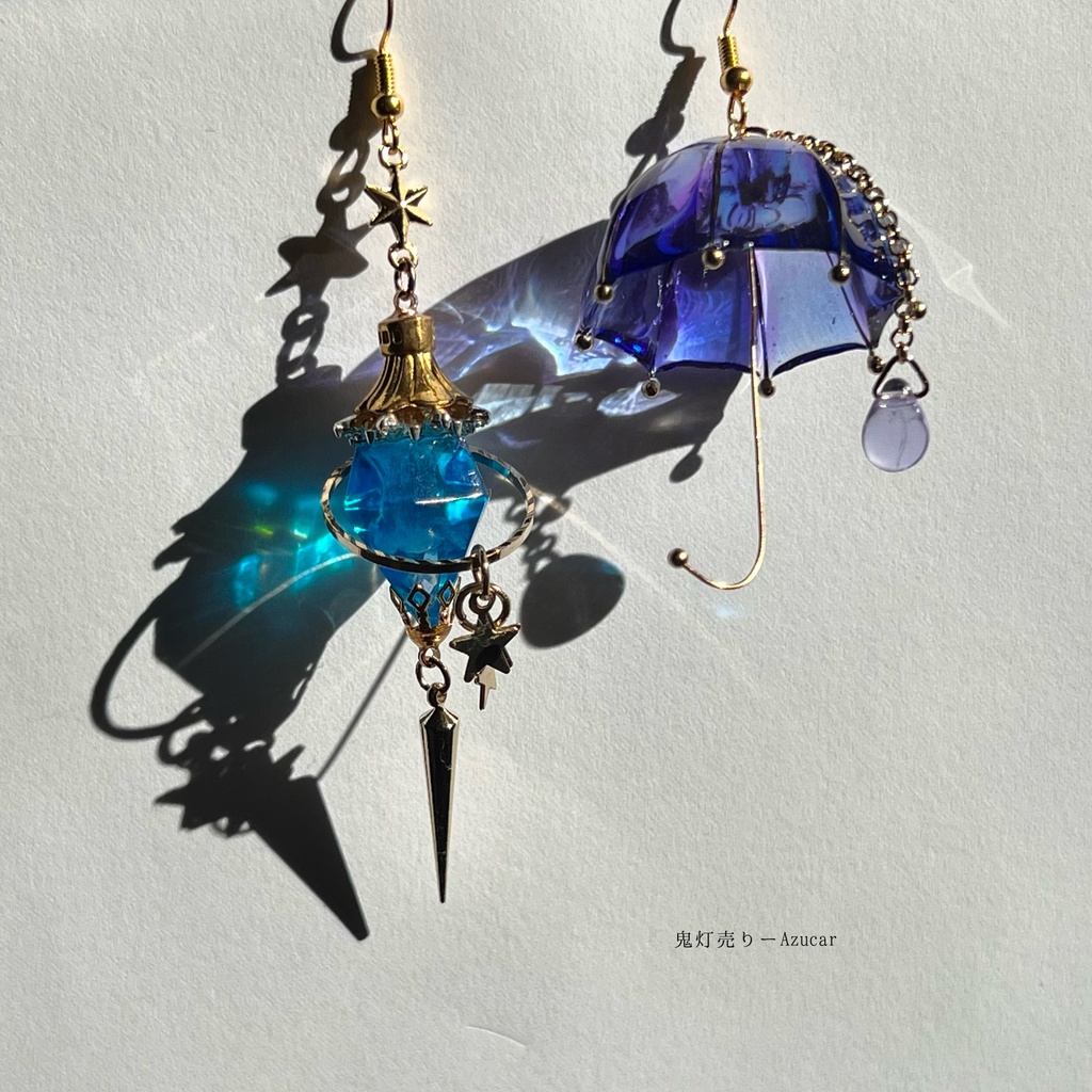 夜照らすランタンと夜空色の傘のピアス イヤリング(蓄光)