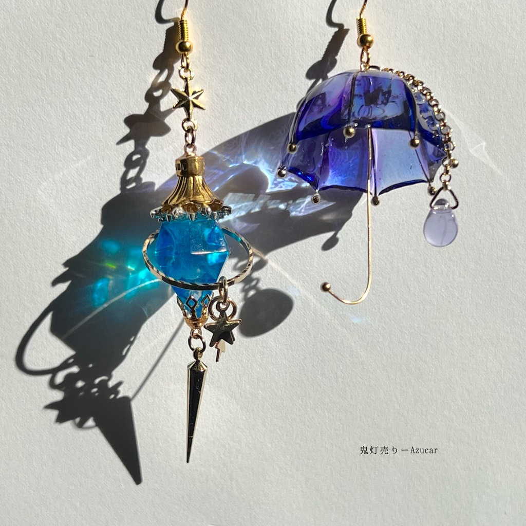 夜照らすランタンと夜空色の傘のピアス イヤリング(蓄光)