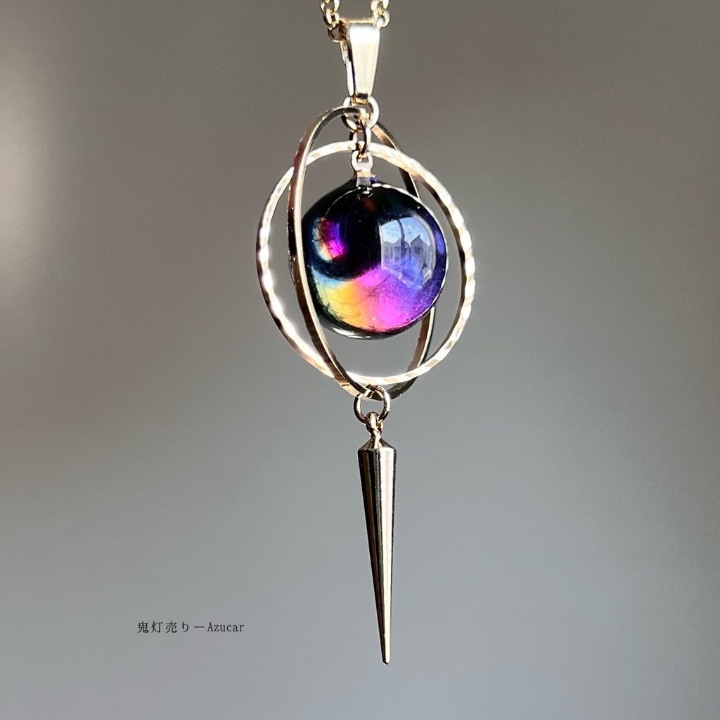 月の満ち欠け。 天球儀version 見る角で色合いが変わる魔法のような球体レジン 宇宙レジン 球体レジン シンプルネックレス