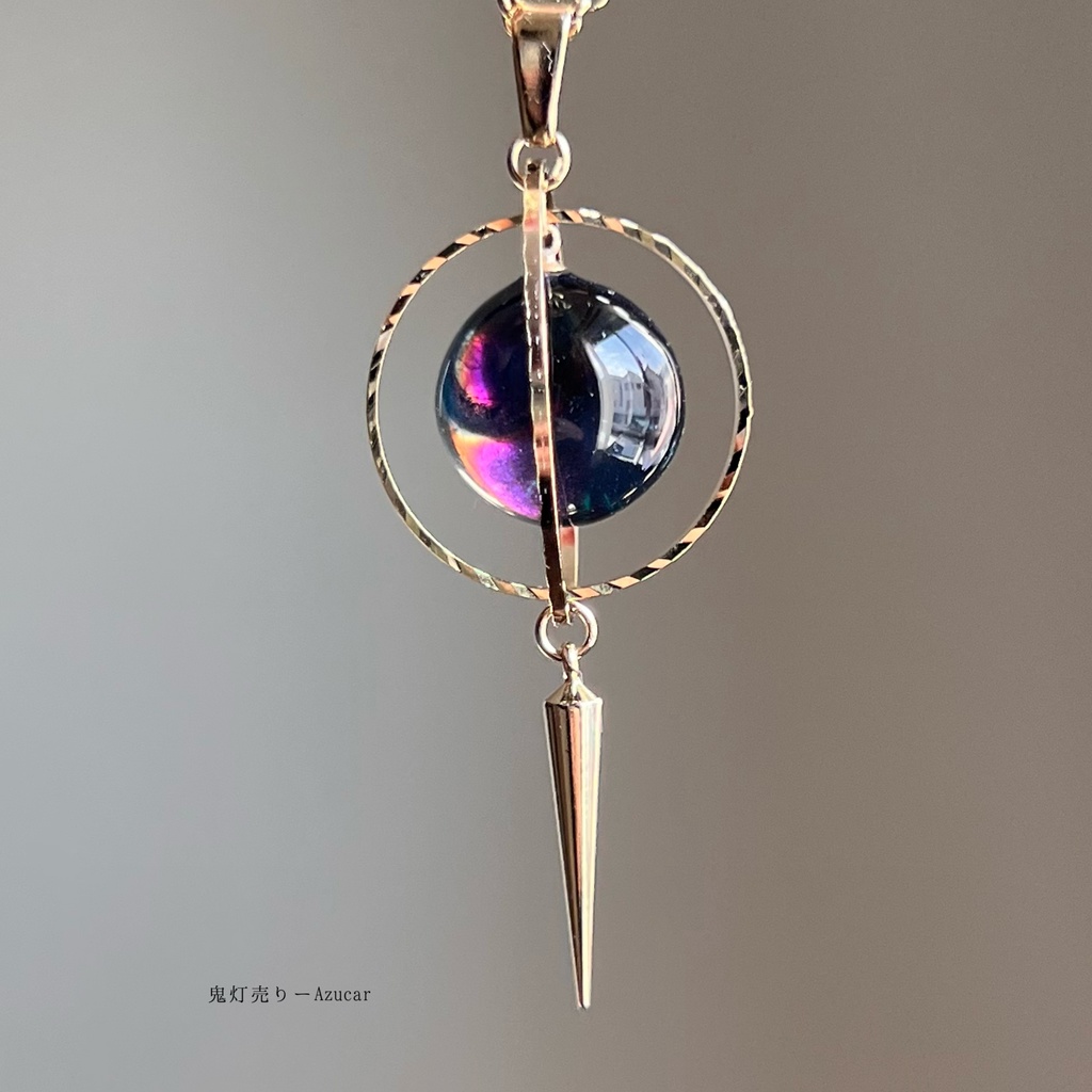 月の満ち欠け。 天球儀version 見る角で色合いが変わる魔法のような球体レジン 宇宙レジン 球体レジン シンプルネックレス