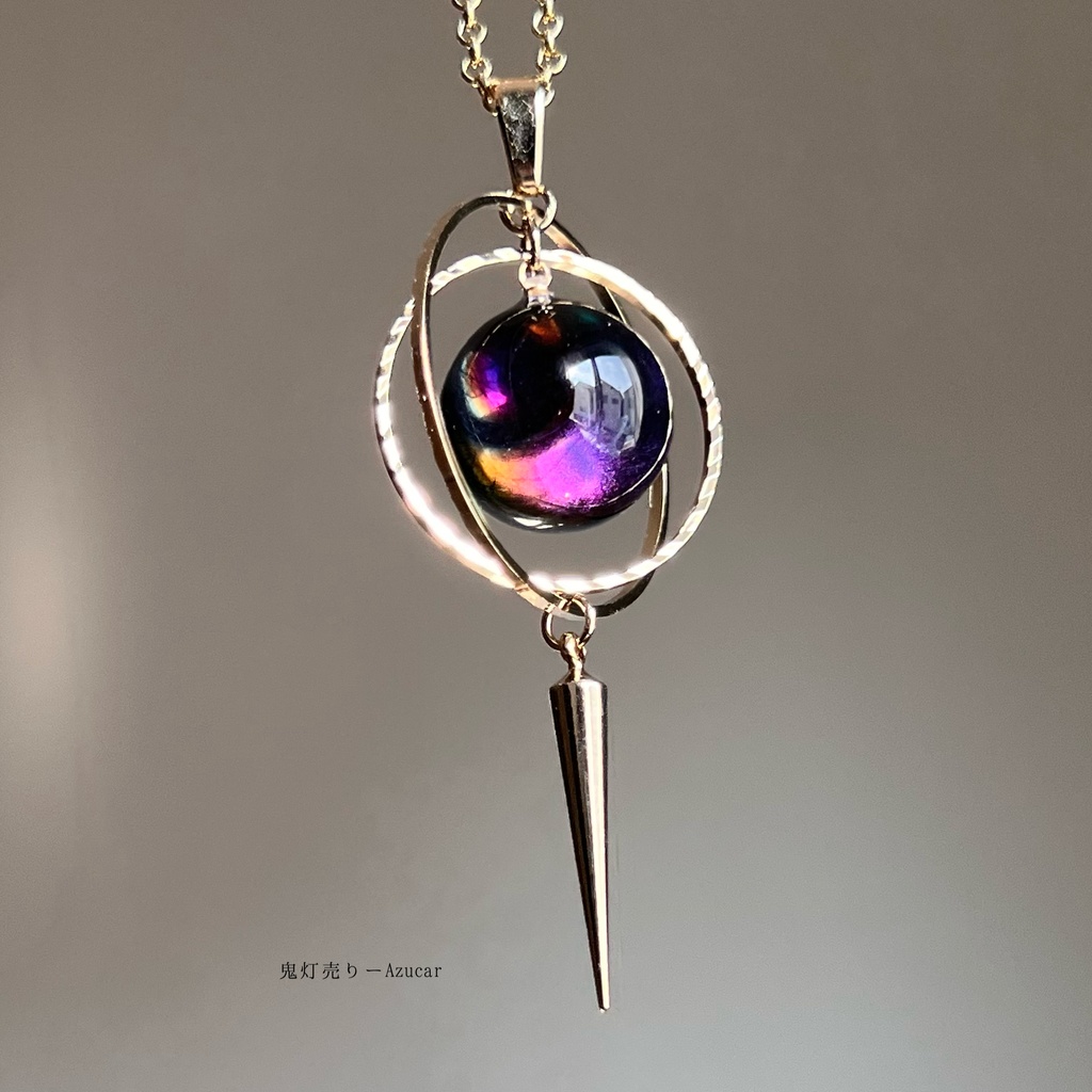 月の満ち欠け。 天球儀version 見る角で色合いが変わる魔法のような球体レジン 宇宙レジン 球体レジン シンプルネックレス