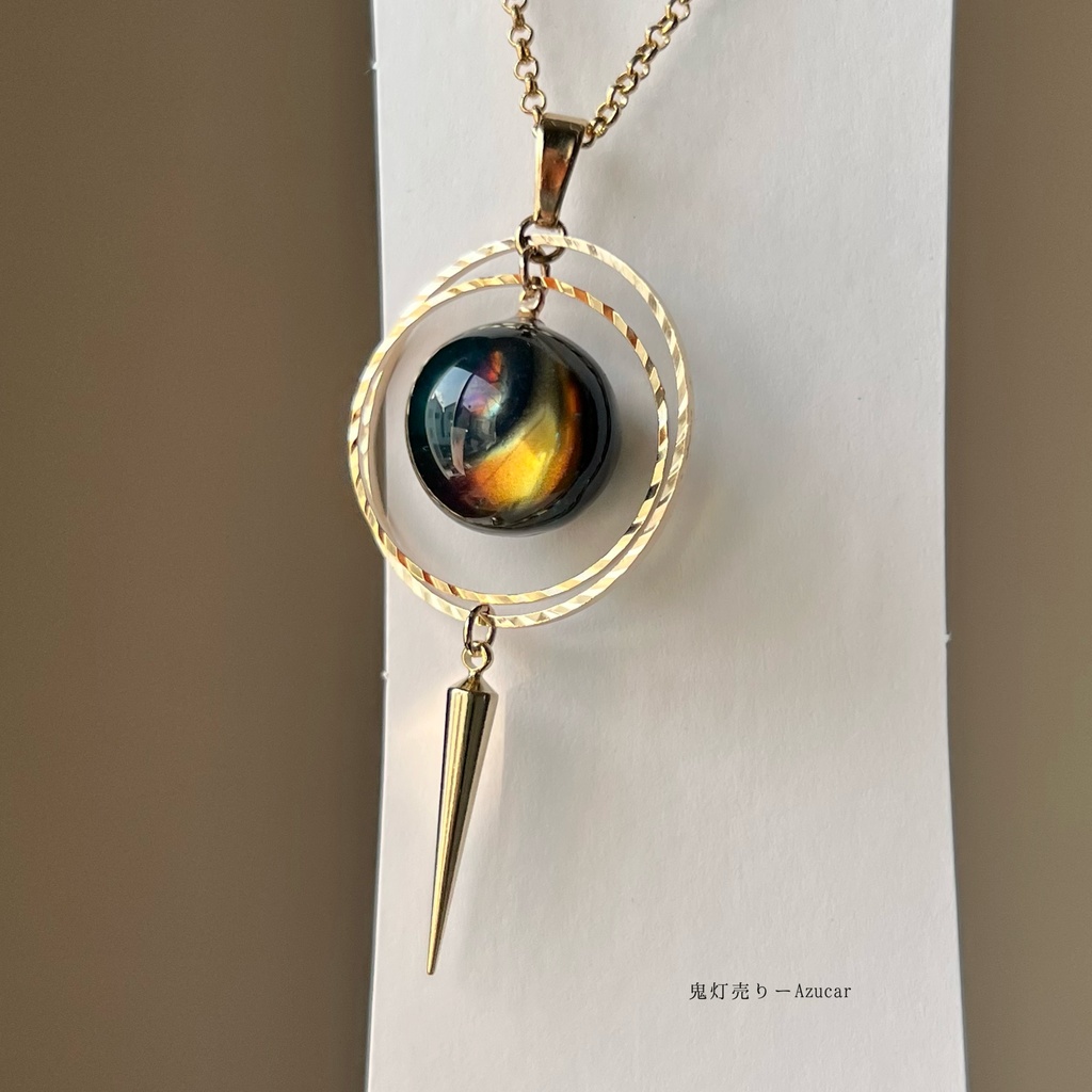 月の満ち欠け。 天球儀version 見る角で色合いが変わる魔法のような球体レジン 宇宙レジン 球体レジン シンプルネックレス