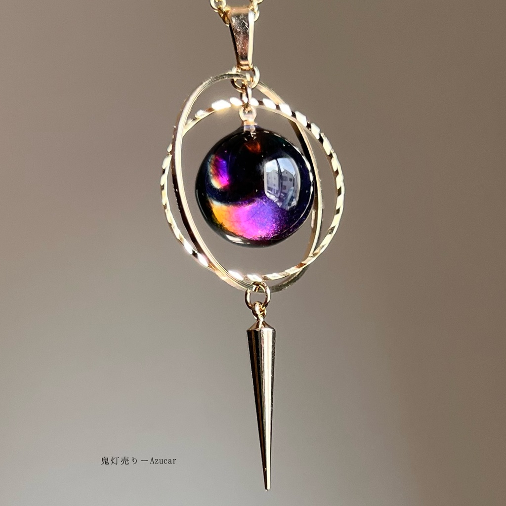 月の満ち欠け。 天球儀version 見る角で色合いが変わる魔法のような球体レジン 宇宙レジン 球体レジン シンプルネックレス