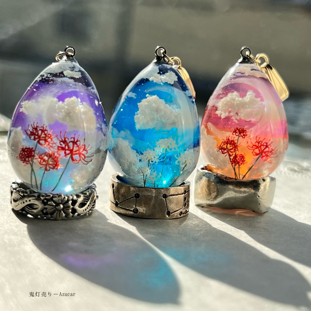 黄昏空と紅彼岸花の蓄光雲レジンネックレス たまご型 蓄光三日月 ※こちらはお写真右側の紅彼岸花versionのみになります☆