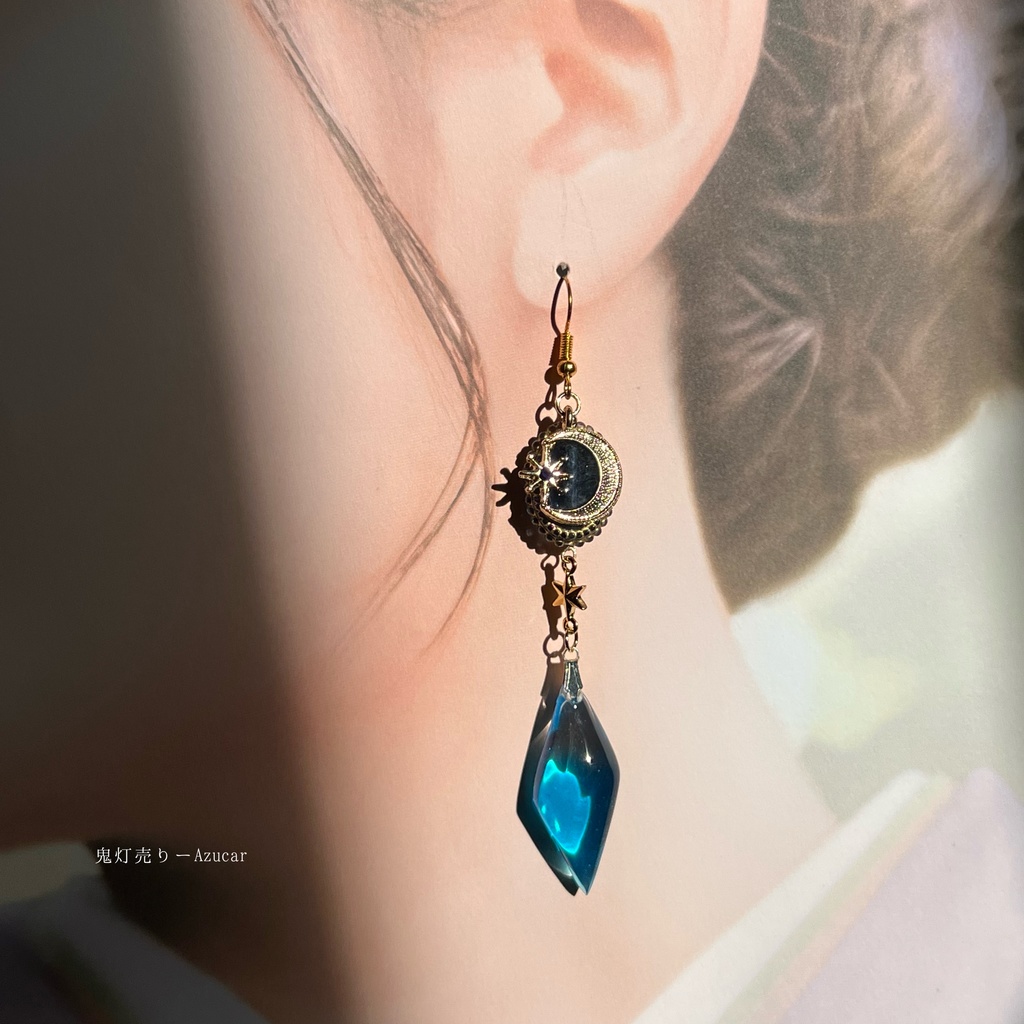 雪の結晶ペンデュラムと三日月鉱物ピアス イヤリング★琉球ガラス入り シャンデリア レジン鉱石