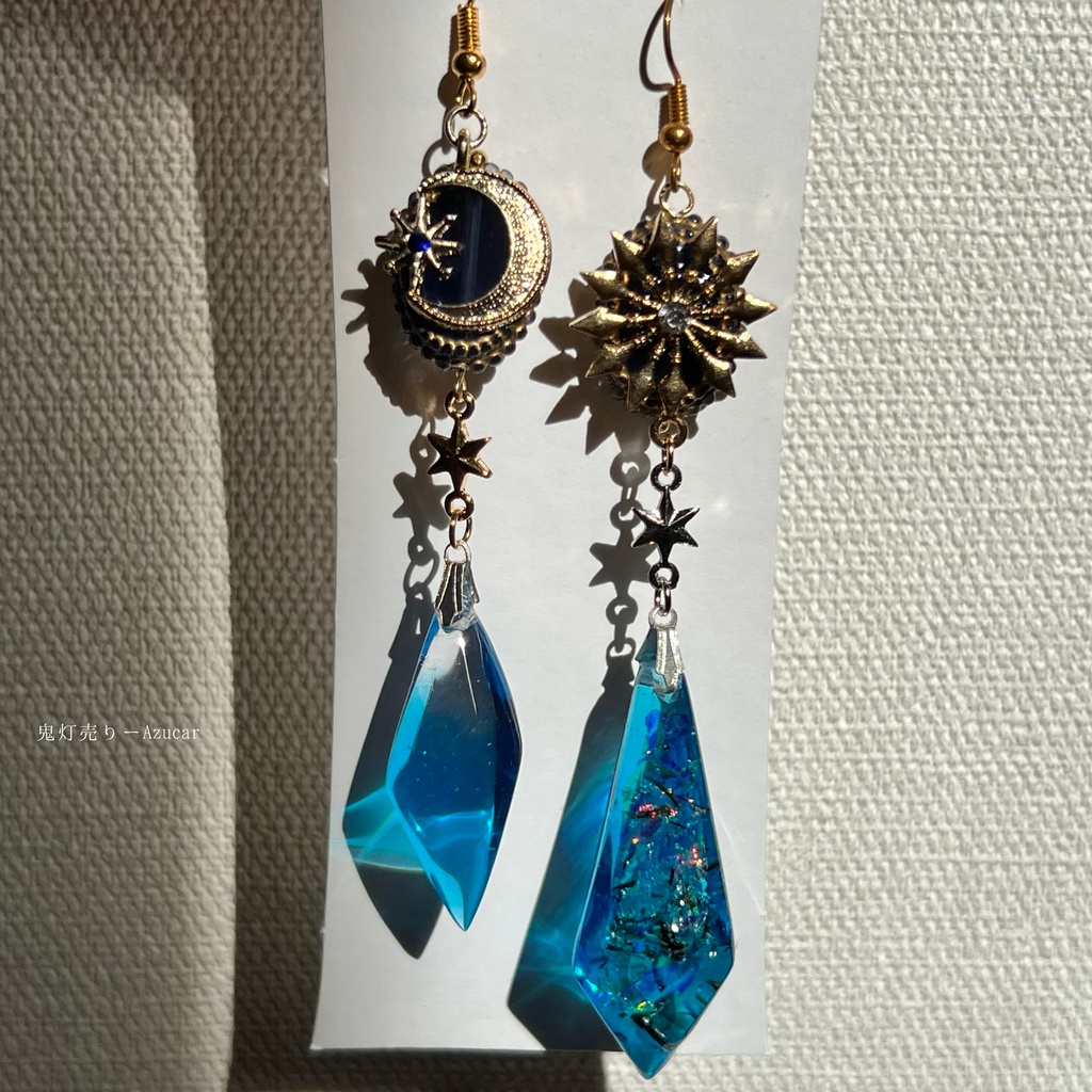 雪の結晶ペンデュラムと三日月鉱物ピアス イヤリング★琉球ガラス入り シャンデリア レジン鉱石