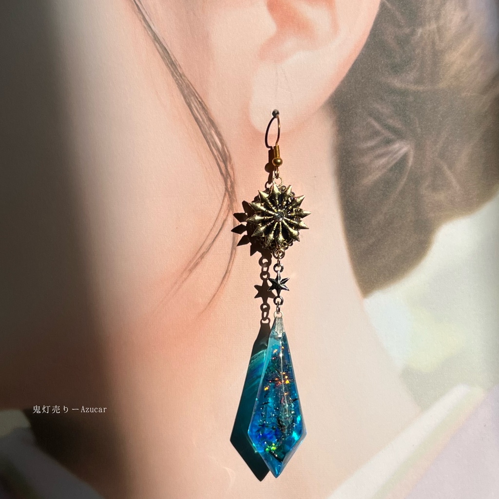 雪の結晶ペンデュラムと三日月鉱物ピアス イヤリング★琉球ガラス入り シャンデリア レジン鉱石