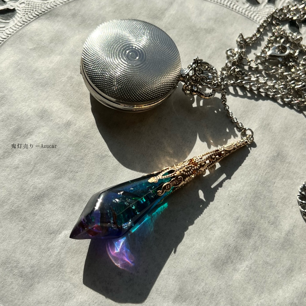 ★月の満ち欠け懐中時計とタンザナイト色のガラス封入ペンデュラム(鉱物レジン)付き★蓄光