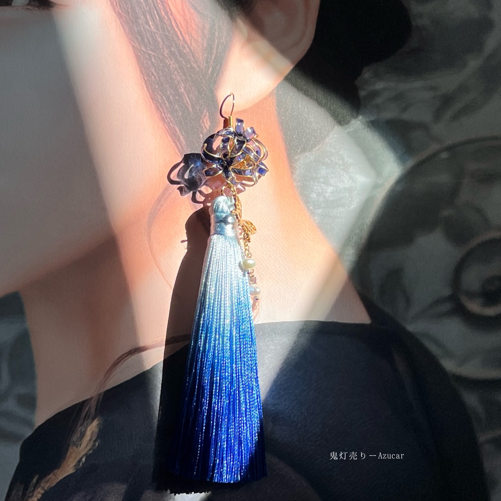 青彼岸花と鬼灯と蓮の和風ピアス イヤリング 蝶々と淡水パール、ロングタッセル付き 着物や袴 成人式の和装小物にも★