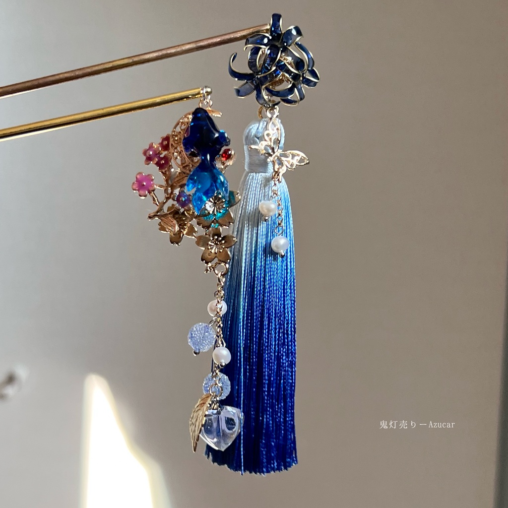蒼金魚と鬼灯と青の彼岸花の和風かんざし(2本セット) 蝶々と淡水パール、ロングタッセル付き 着物や袴 成人式の和装小物にも★