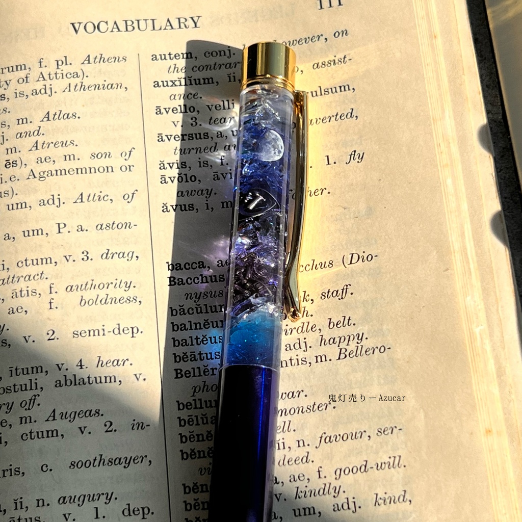 夜に浮かぶ上弦の月蓄光魔法使いボールペン 上弦の月 琉球ガラス、歯車★