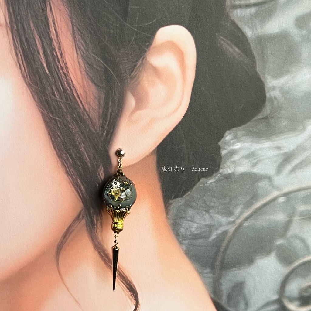 三日月蓄光ランタンの歯車スチームパンク ピアス イヤリング スチームパンク球体 宇宙 レジン メンズアクセサリーにも★