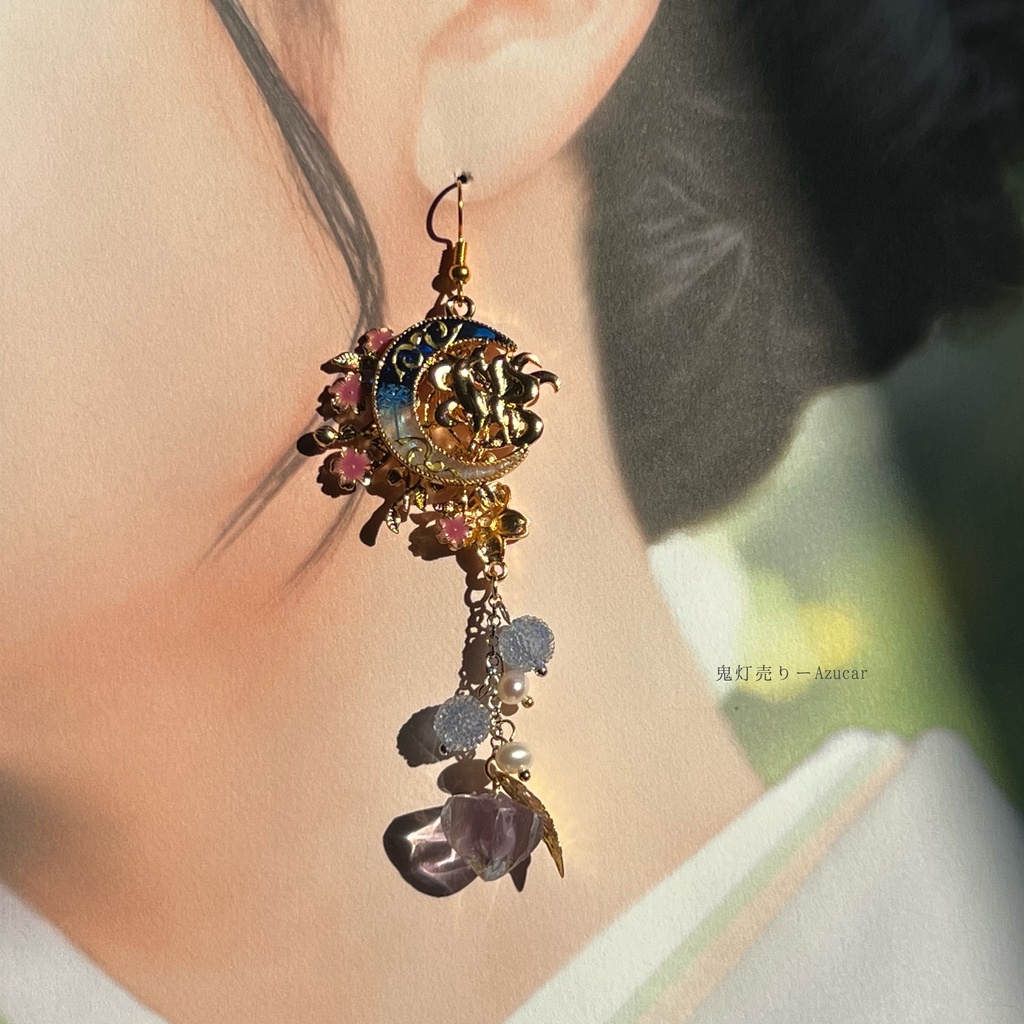 蒼彼岸花柄の九尾狐と鬼灯と蒼の曼珠沙華の和風ピアス イヤリング 淡水パールとロングタッセル、蝶々付きの和装小物★ 着物や浴衣、袴などセレモニー、成人式などにも☆