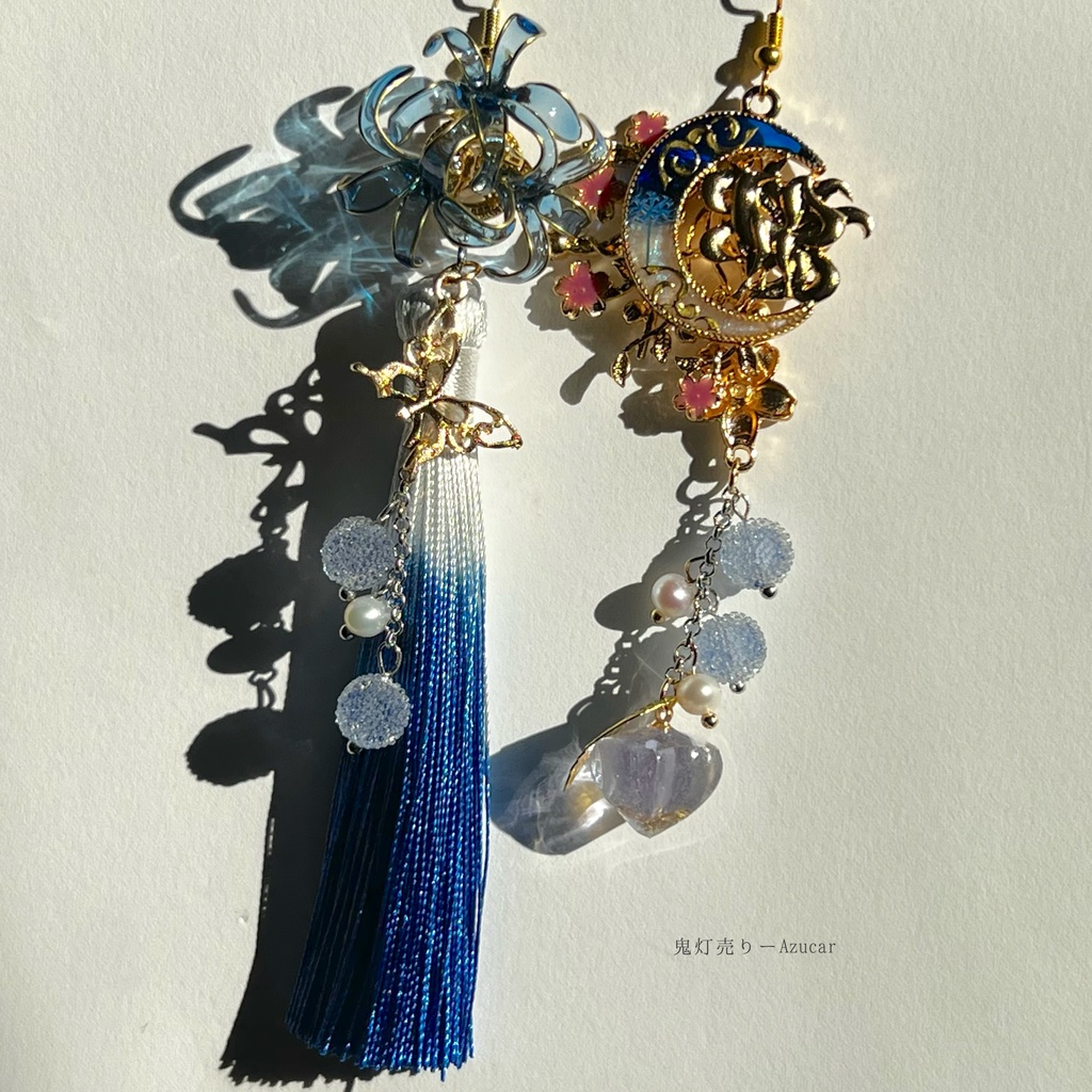 蒼彼岸花柄の九尾狐と鬼灯と蒼の曼珠沙華の和風ピアス イヤリング 淡水パールとロングタッセル、蝶々付きの和装小物★ 着物や浴衣、袴などセレモニー、成人式などにも☆