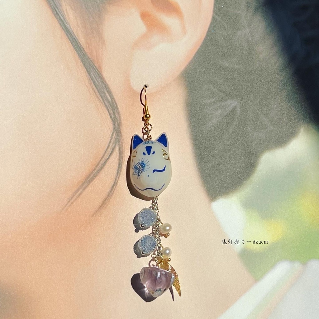 青彼岸花柄の白狐面と鬼灯と曼珠沙華の和風ピアス イヤリング 淡水パールとロングタッセル、蝶々付きの和装小物★ 着物や浴衣、袴などセレモニー、成人式などにも☆