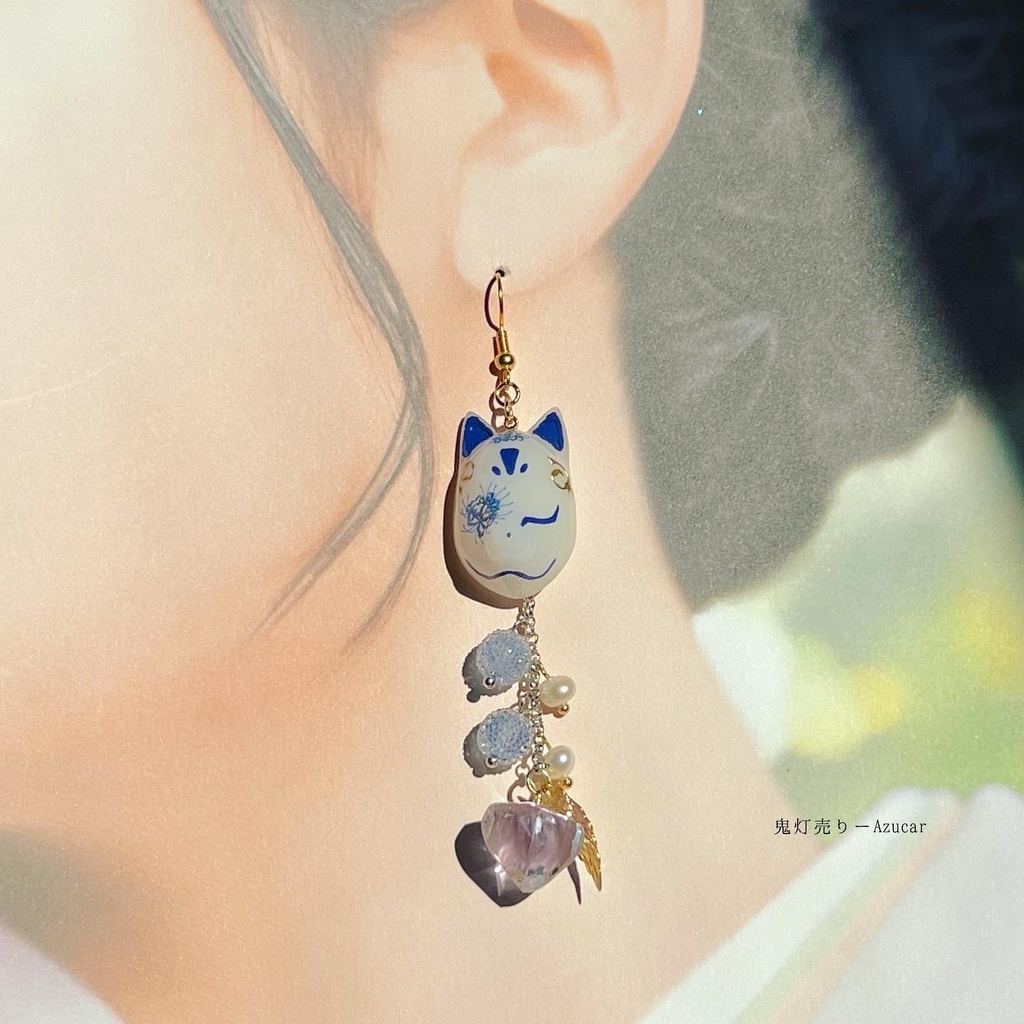 青彼岸花柄の白狐面と鬼灯と曼珠沙華の和風ピアス イヤリング 淡水パールとロングタッセル、蝶々付きの和装小物★ 着物や浴衣、袴などセレモニー、成人式などにも☆