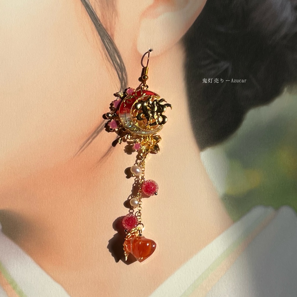 彼岸花柄の九尾狐と鬼灯と紅の曼珠沙華の和風ピアス イヤリング 淡水パールとロングタッセル、蝶々付きの和装小物★ 着物や浴衣、袴などセレモニー、成人式などにも☆