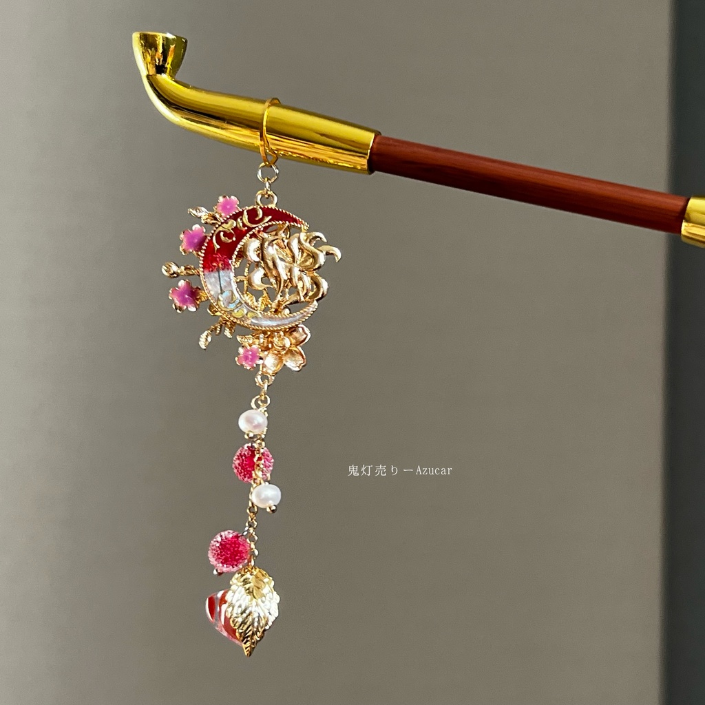 狐の煙管かんざし 紅彼岸花柄の九尾狐と鬼灯と紅の曼珠沙華柄の和風簪 淡水パール 着物や浴衣、袴などセレモニー、成人式、イベントやコスプレ、ディスプレイなどにも☆