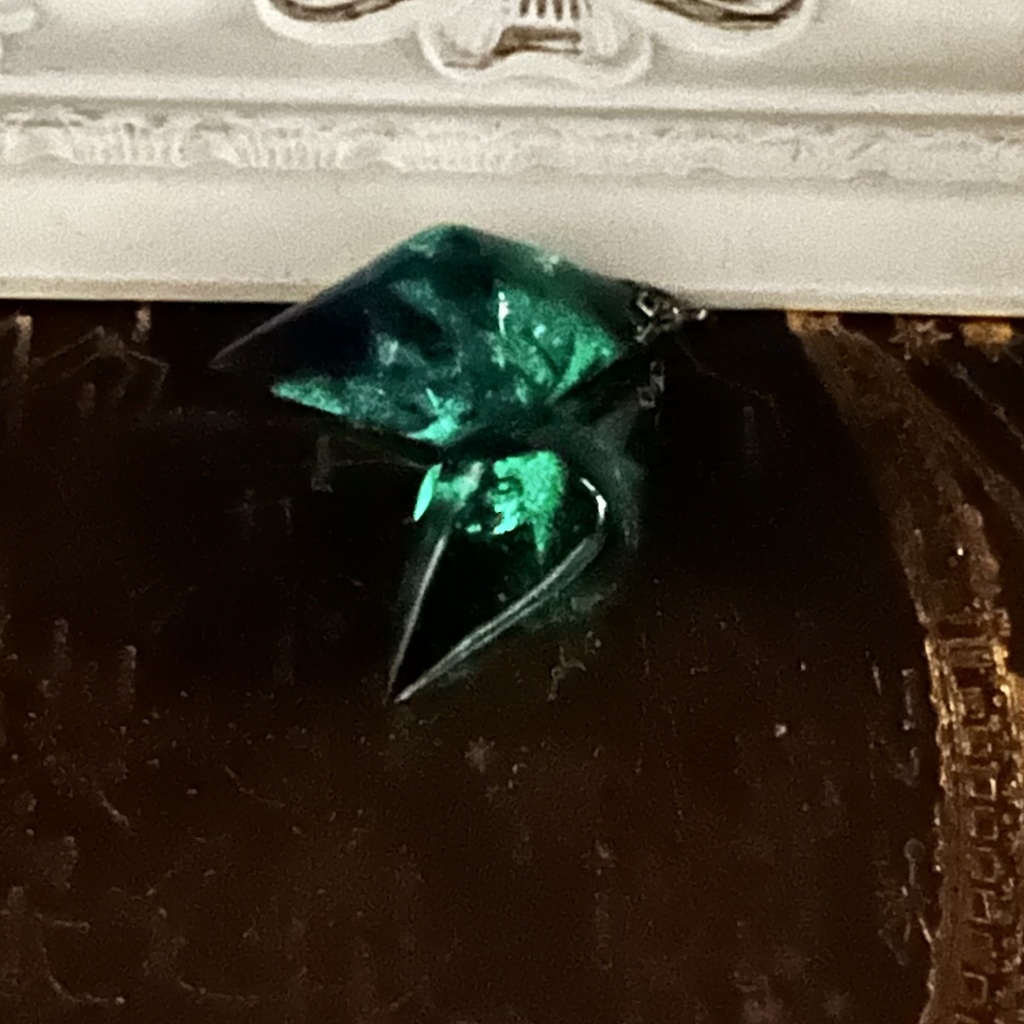 魔法使いの耳飾り(蓄光)ペンデュラムピアス イヤリング 宝石 アイリスのようなアクセ★