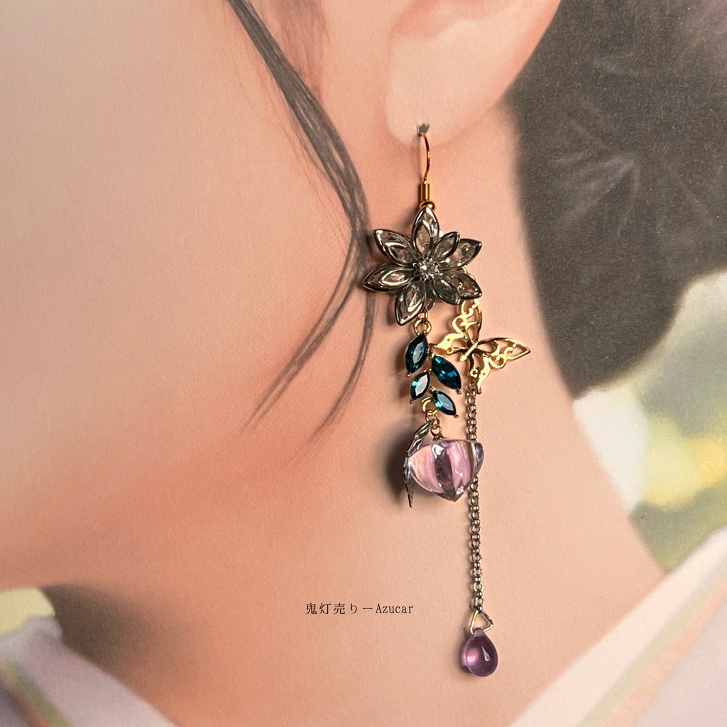 青彼岸花と鬼灯と蓮の和風ピアス イヤリング 蝶々と淡水パール、ロングタッセル付き 着物や袴 成人式の和装小物にも★