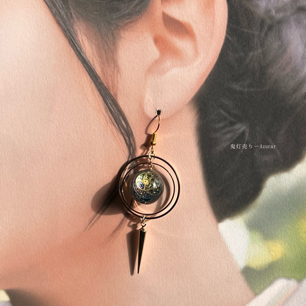 蒼の三日月ランタンと天球儀の歯車スチームパンク ピアス イヤリング★星空と魔法陣の球体宇宙レジン メンズアクセサリーにも★