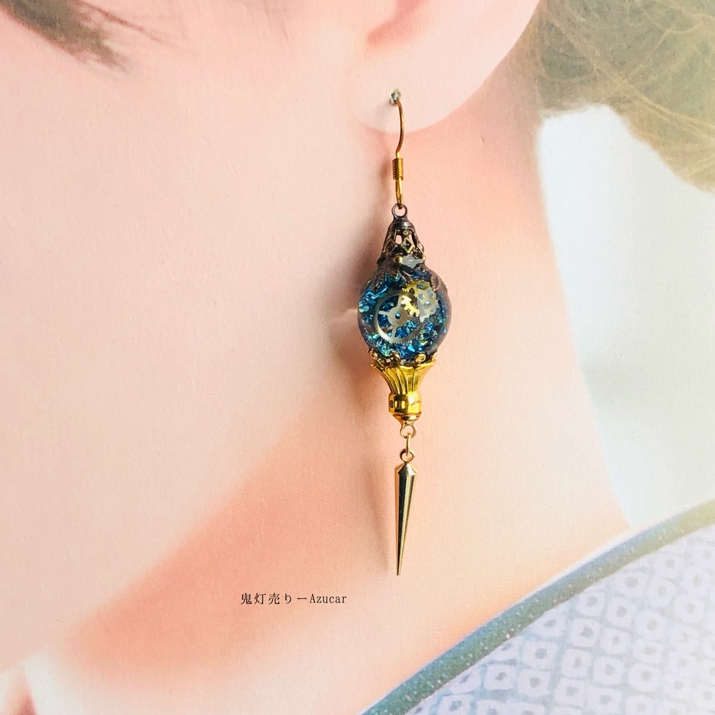 蒼の三日月ランタンと天球儀の歯車スチームパンク ピアス イヤリング★星空と魔法陣の球体宇宙レジン メンズアクセサリーにも★