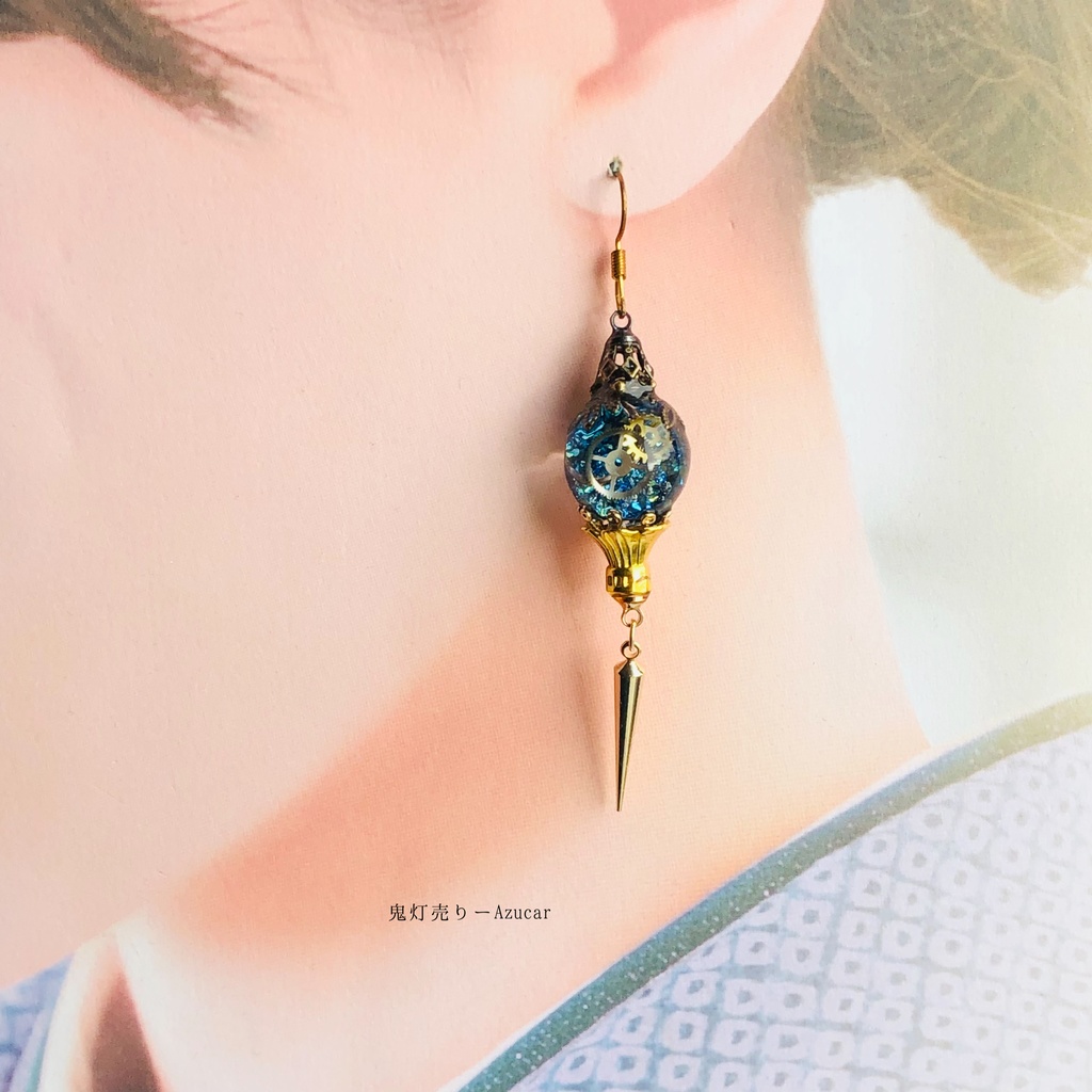 蒼の三日月ランタンと天球儀の歯車スチームパンク ピアス イヤリング★星空と魔法陣の球体宇宙レジン メンズアクセサリーにも★